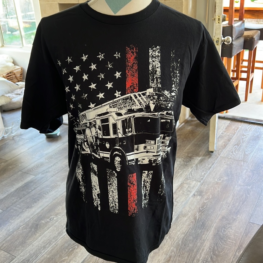 ❤️Port & Company American Flag/Fire Engine Print - Size M